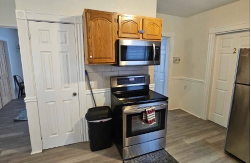 Johnston Apartamento | The Mid-Level at Centerdale Village 4 bedroom APT w/ parking
