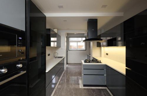 Gurugram Apartamento | The Midnight Studio - Your Galleria Getaway