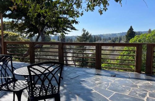 Bananna Belt Casa | The Midtown Cottage- w/Private Entrance and Views