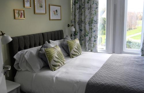 Osterley Hotel | The Milford Arms