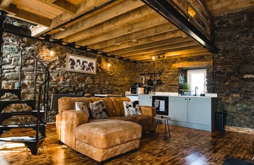 Holyhead Cabaña | The Milking Shed at Pencraig