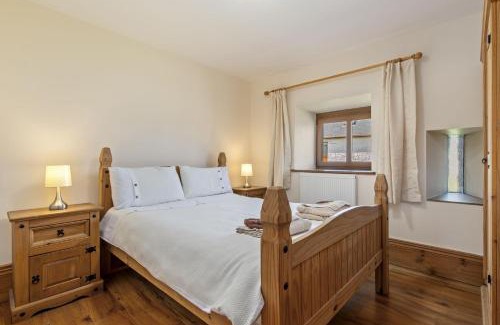 Llanybri Casa | The Mill and Stable - a large accessible barn sleepign 10 guests close to Laugharne