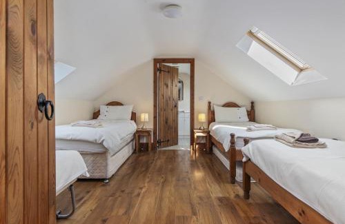 Llanybri Casa | The Mill and Stable - a large accessible barn sleepign 10 guests close to Laugharne