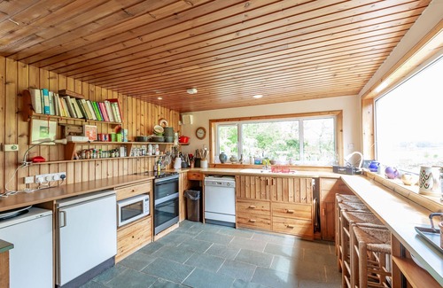 Kirkpatrick Durham Cabaña | The Miller's House tiene un amplio jardín en una ubicación muy privada y apartada.