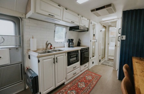 Flag Pond Casa | The Mimi Unit 9- Not Pet Friendly - Glamping Retro