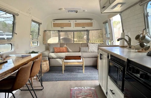 Flag Pond Casa | The Mimi Unit 9- Not Pet Friendly - Glamping Retro