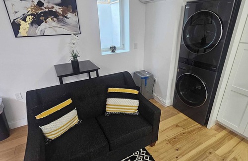 Mount Pleasant Apartamento | The Mini-Lux B. at Lower Atwells Avenue Laundry & Dishwasher Close to DT