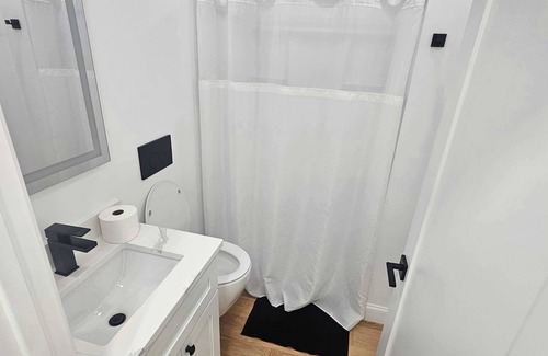 Mount Pleasant Apartamento | The Mini-Lux B. at Lower Atwells Avenue Laundry & Dishwasher Close to DT