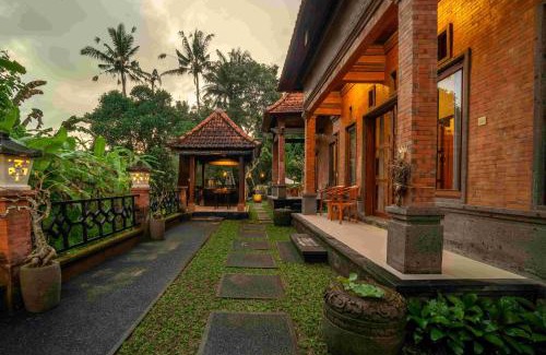 Kemenuh Villa | The Miracle House by GenuineHost