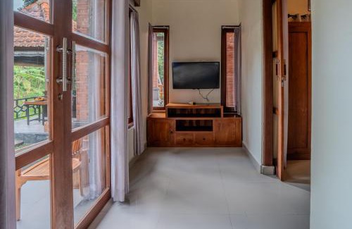 Kemenuh Villa | The Miracle House by GenuineHost