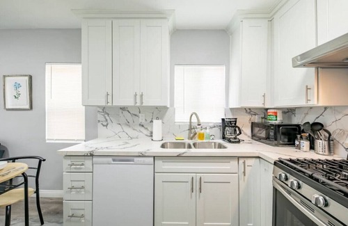 Central San Pedro Casa | The Modern Bungalow on 9th