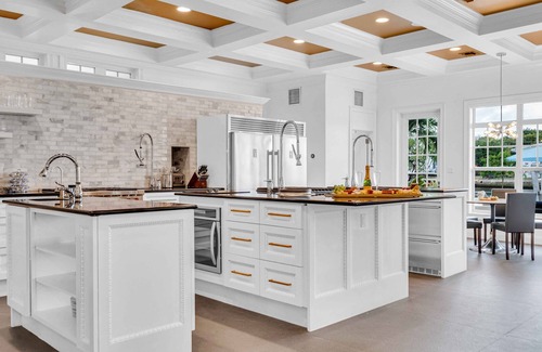 East Fort Lauderdale Casa | The Modern Castle | Canal View & Access | Rooftop | Living Greenhouse | VlLLAS
