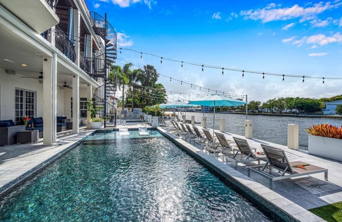 East Fort Lauderdale Casa | The Modern Castle | Canal View & Access | Rooftop | Living Greenhouse | VlLLAS