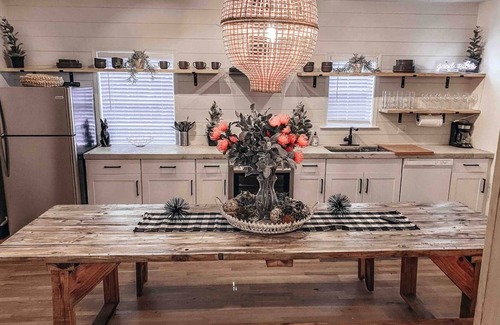 Chosewood Park Casa | The Modern Farmhouse - 6 bedroom 4 bath - Atlanta Beltline