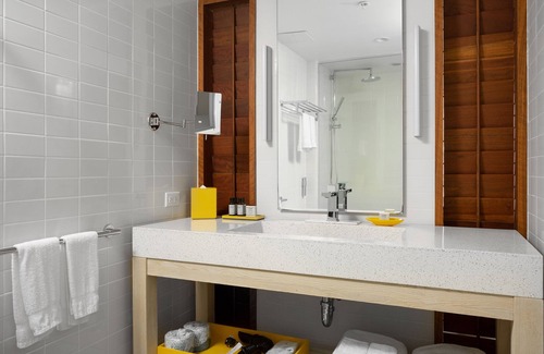 Waikiki Complejo | The Modern Honolulu-1 BEDROOM OCEANFRONT KING PREMIER SUITE BALCONY