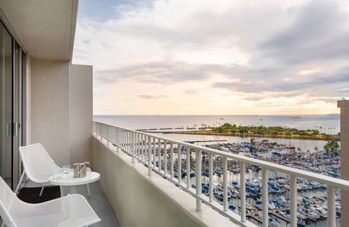 Waikiki Complejo | The Modern Honolulu-1 BEDROOM OCEANFRONT KING PREMIER SUITE BALCONY