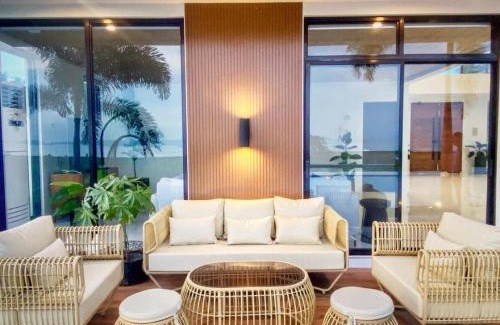 Rizal Province Casa | The Modern Lake House
