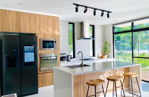 Rizal Province Casa | The Modern Lake House