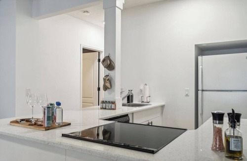 Cochrane Casa | The Modern Lodge Retreat with INFRARED SAUNA & Amenities for Rest and Relaxation