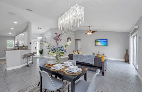 Poinciana Casa | THE MODERN OASIS - SPACIOUS 4 BDRM VACATION HOME. MINS. FROM DISNEY.