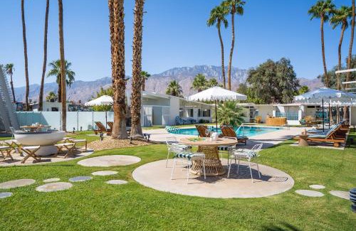 Desert Park Estates Hotel | The Monkey Tree by AvantStay Mid-Century Modern Oasis with Pool