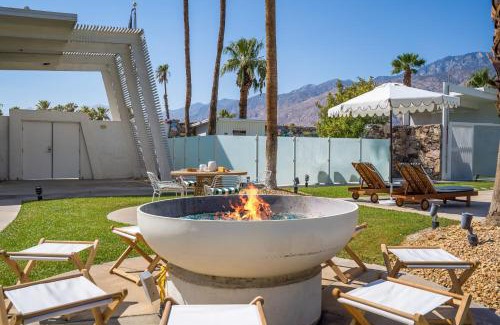 Desert Park Estates Hotel | The Monkey Tree by AvantStay Mid-Century Modern Oasis with Pool