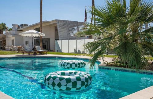 Desert Park Estates Hotel | The Monkey Tree by AvantStay Mid-Century Modern Oasis with Pool