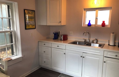 Sylvan Park Cabaña | The Moon and the Stars Cottage- in Town!