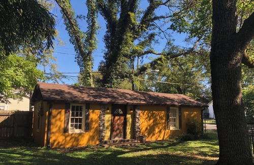 Sylvan Park Cabaña | The Moon and the Stars Cottage- in Town!
