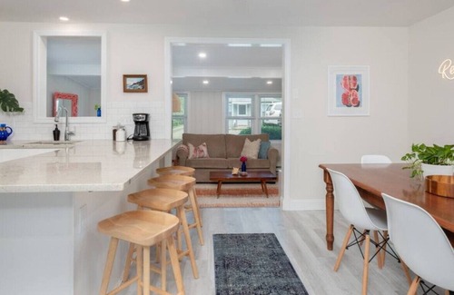 Westbrook Center Cabaña | The Moonstone Cottage · Cozy + Walk to the Beach!
