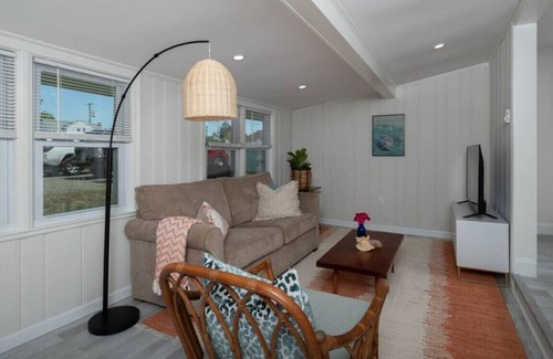 Westbrook Center Cabaña | The Moonstone Cottage · Cozy + Walk to the Beach!