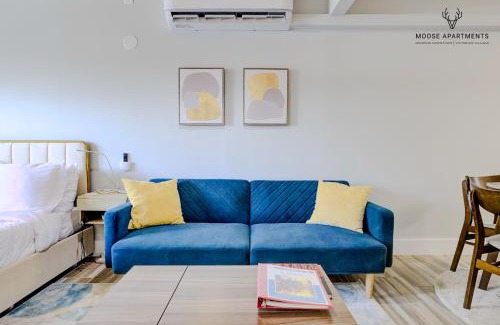 Downtown Memphis Apartamento | The Moose #5 - Modern Comfy Studio with King Bed, Free Parking & Fast WiFi
