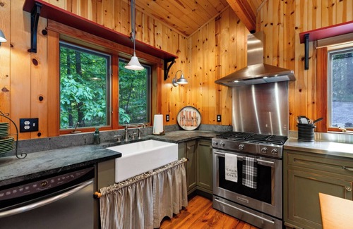 Pedlars Edge Chalet De Esquí | The Moose Lodge-Hot Tub/Game Room/Fire Pit/Grill/Walk to Slopes-0.7mi to Lodge