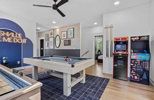 Hope Gardens Casa | The Morrison - Karaoke Theater Backyard Oasis