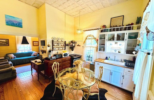 Chappell Hill Cabaña | The Most 5 Star Reviews in Town ~ Circa 1900 ~ Private ~ Romantic ~ Pond ~ Fence