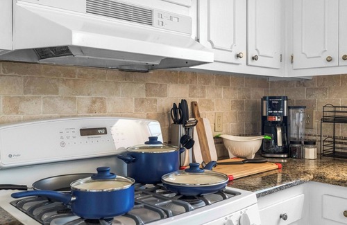 Southwest Raleigh Casa | The Mulberry on Trinity Woods - 5 bedroom retreat in Cary