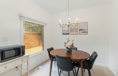 Columbia Casa | The Muletown Place - Walkable to the Square. 2B/2BA