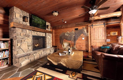 White Lake Complejo | The Museum Suite @ Driftwood Ranch - a Horse and Cattle Ranch - White Lake, NY
