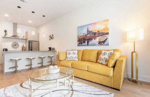 Northern Inglewood Condominio | The Music City Gem - Condo Close to Shopping & Dining!