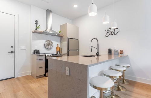 Northern Inglewood Condominio | The Music City Gem - Condo Close to Shopping & Dining!