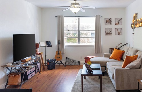 Hyde Park Condominio | The Music House: A music-themed condo & unique experience in the heart of Austin