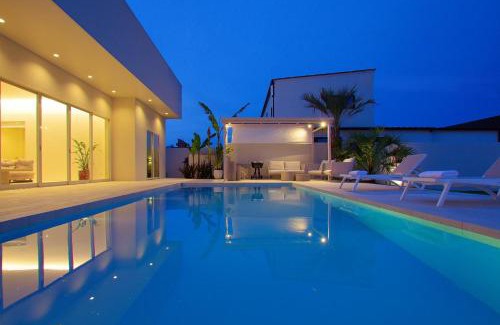 Ichinomiya Casa | THE NALU 愛犬と泊まれるvilla 温水プール サウナ BBQ ドッグラン 海まで徒歩5分 千葉 一宮 ザ ナルー