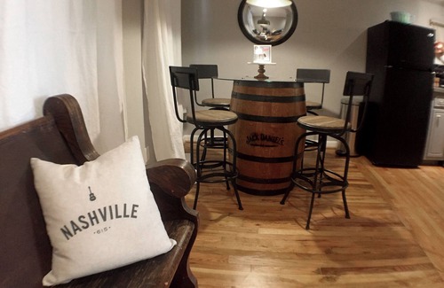 Hillsboro West End Condominio | "The Nashville Local" in Hillsboro Village, walk to Vandy & Belmont Universities