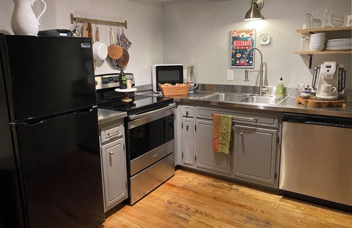 Hillsboro West End Condominio | "The Nashville Local" in Hillsboro Village, walk to Vandy & Belmont Universities