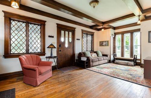 Harters Heights Casa | The ND Rover - Vintage 4BR Home Across St to ND