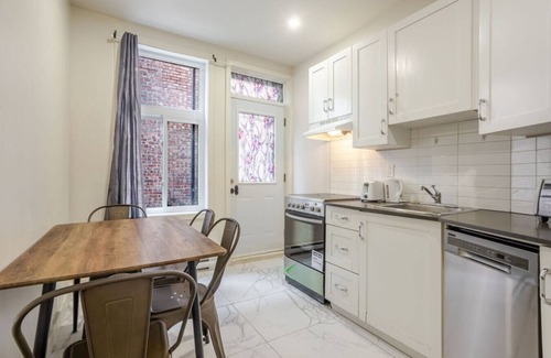 Cote-Des-Neiges—Notre-Dame-De-Grace Apartamento | The NDG Nest|A Relaxing 3BR Getaway in DT MTL