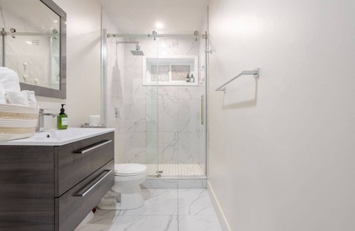 Cote-Des-Neiges—Notre-Dame-De-Grace Apartamento | The NDG Nest|A Relaxing 3BR Getaway in DT MTL