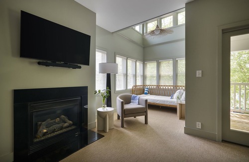 New Buffalo Hotel | The Neighborhood Hotel-New Buffalo