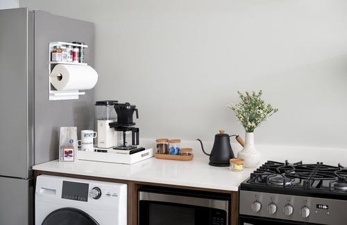 Near West Side Apartamento | The Neighborhood Hotel - Little Italy One Bedroom w/ Balcony