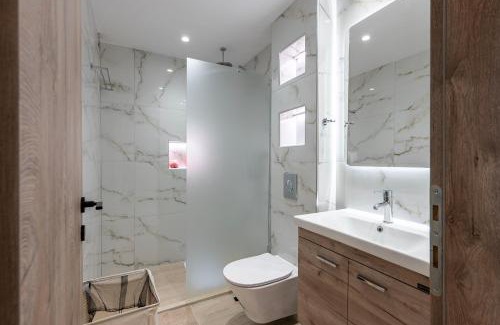 Kos Apartamento | The Neptunian Suite - 1Min to the Beach